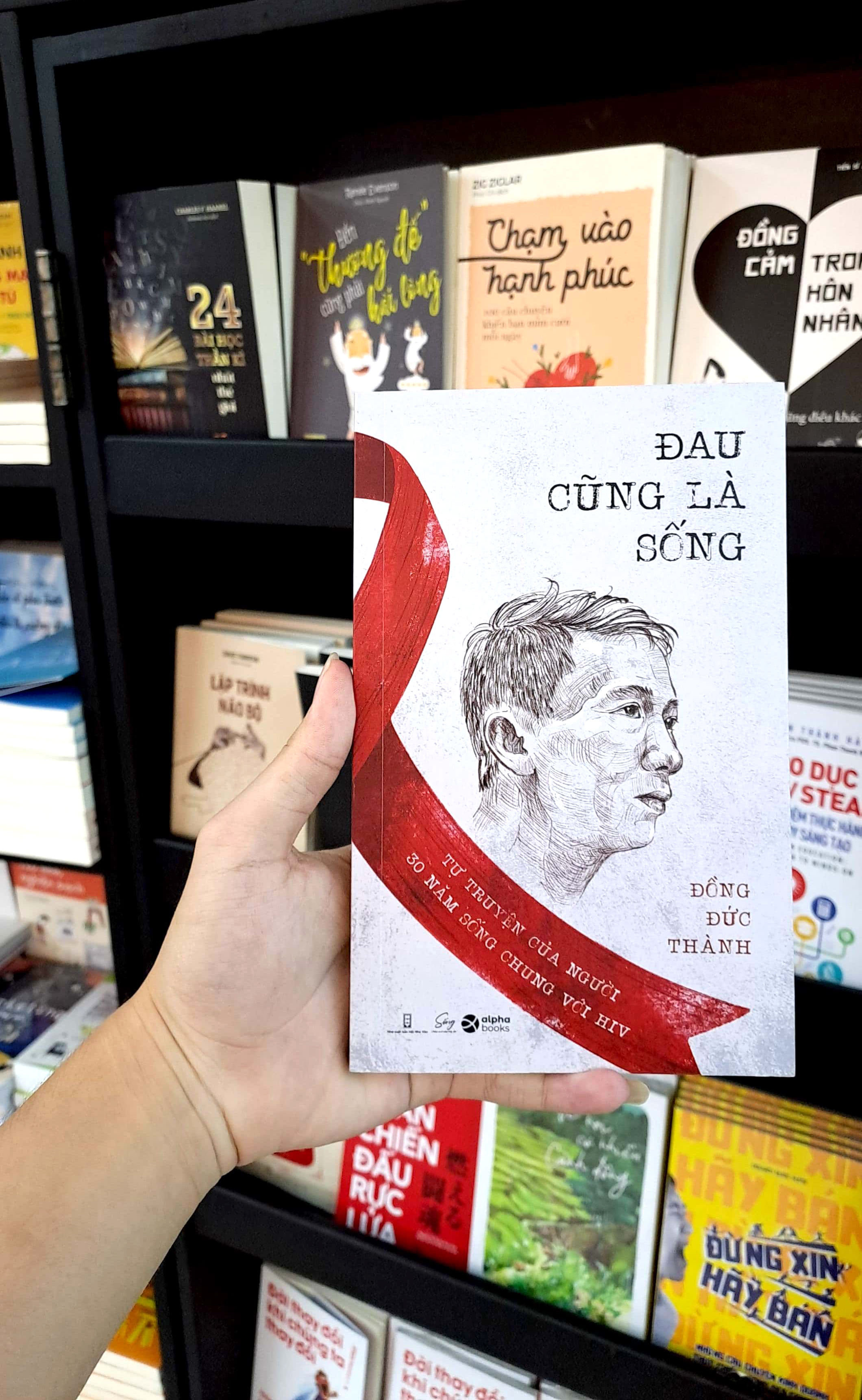 đau cũng là sống - tự truyện của người 30 năm sống chung với hiv