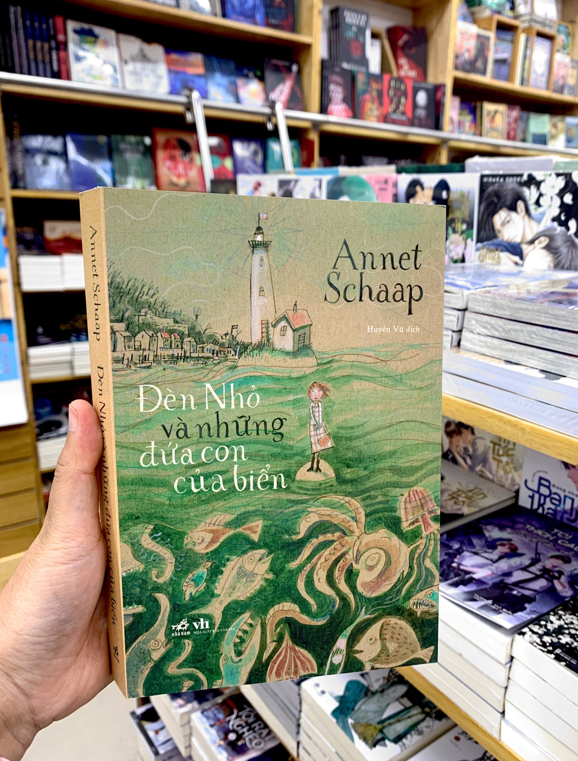 đèn nhỏ và những đứa con của biển