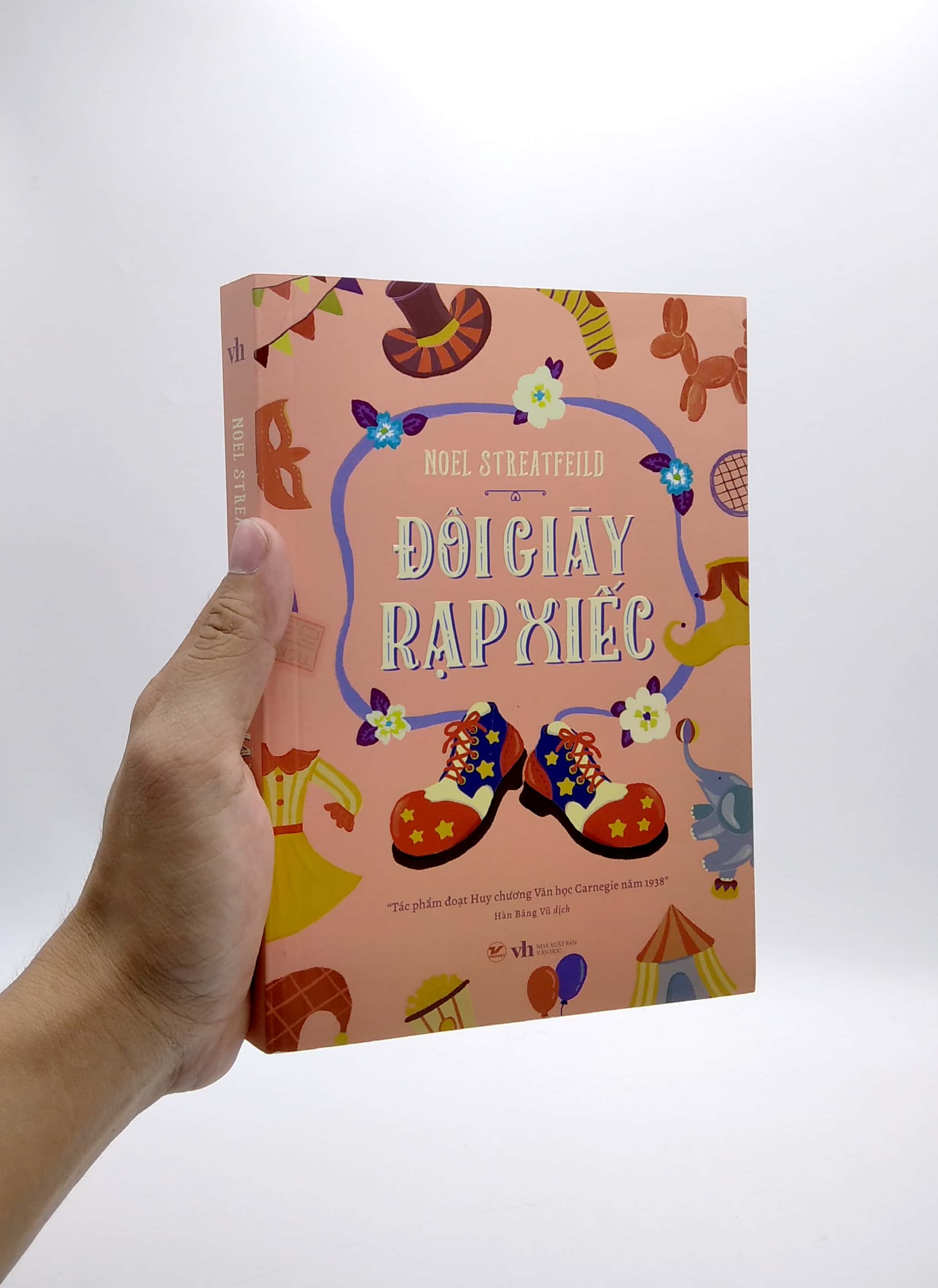 đôi giày rạp xiếc