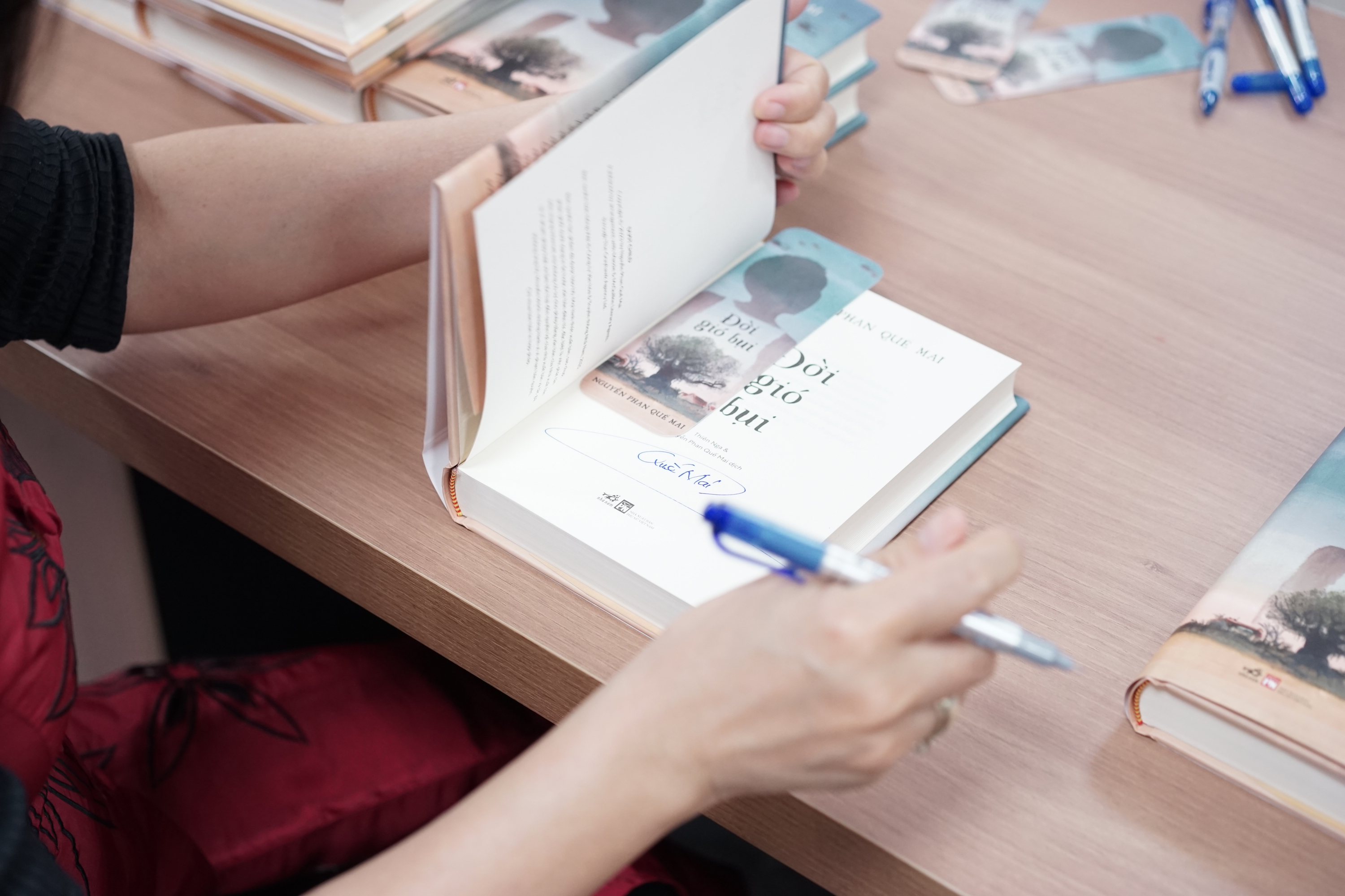 Doi Gio Bui - Bia Cung - Kem Chu Ky Tac Gia