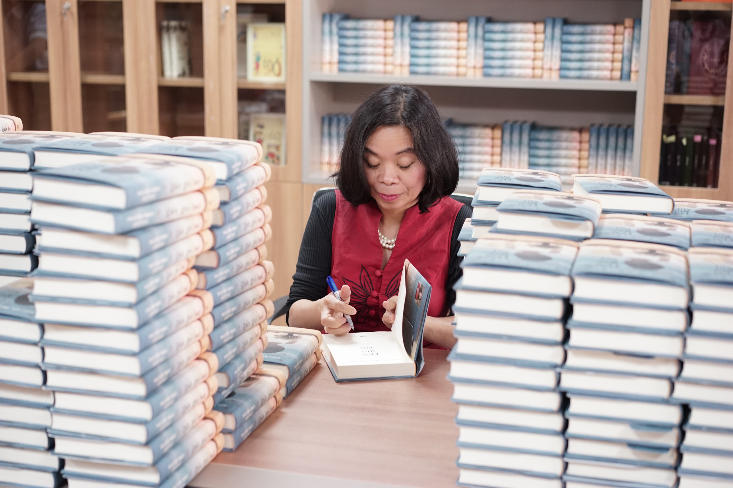 Doi Gio Bui - Bia Cung - Kem Chu Ky Tac Gia