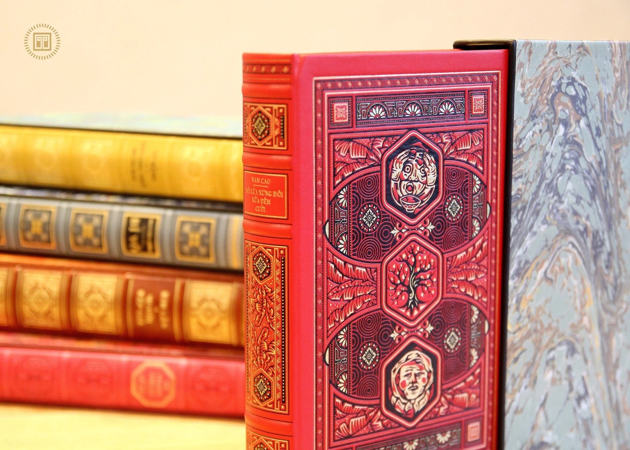 đôi lứa xứng đôi - nửa đêm - cười - ấn bản giới hạn - bìa da microfiber