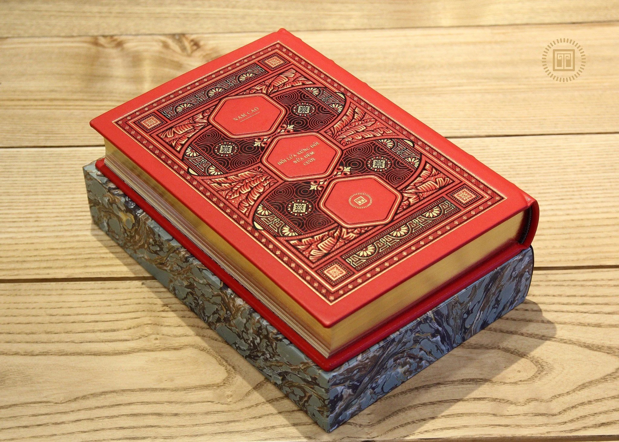 đôi lứa xứng đôi - nửa đêm - cười - ấn bản giới hạn - bìa da microfiber