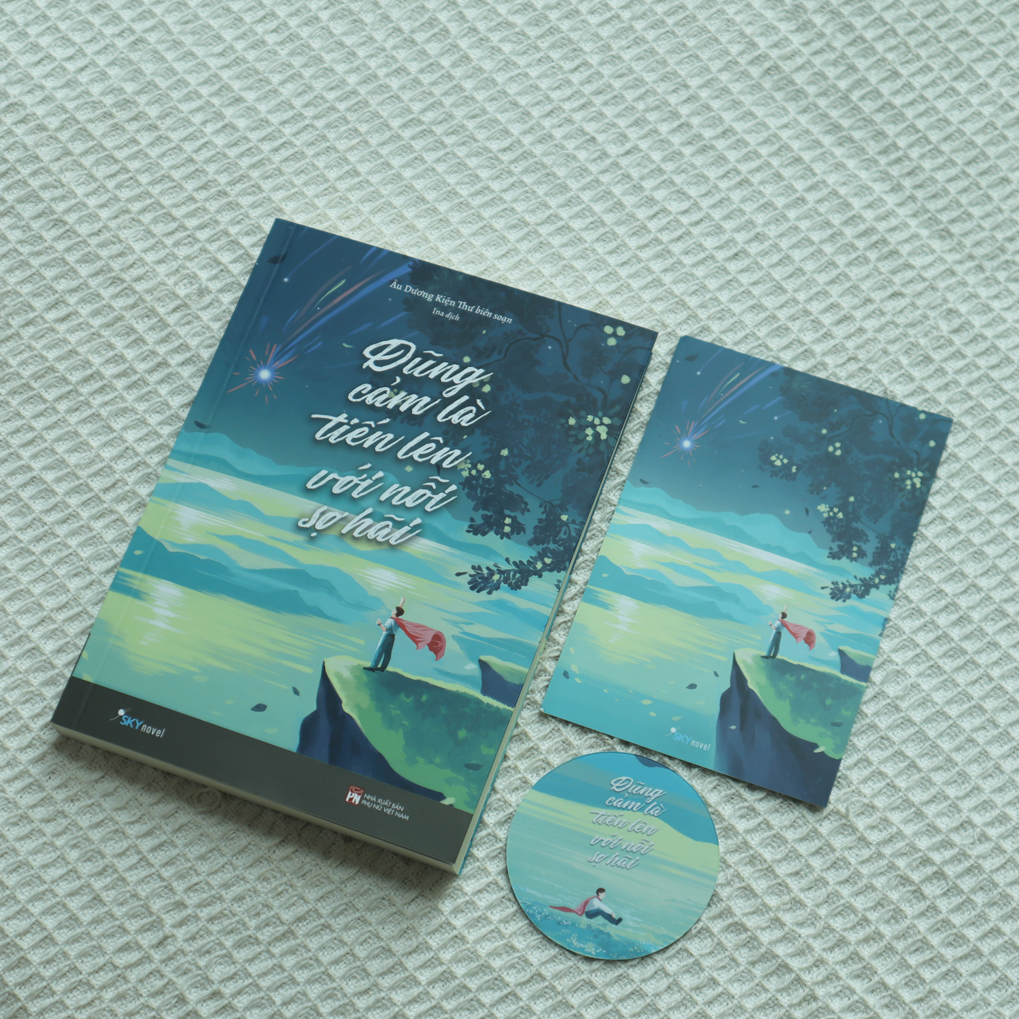 dũng cảm là tiến lên với nỗi sợ hãi - tặng kèm bookmark + postcard
