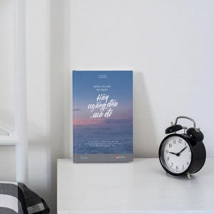 đừng cúi đầu mà khóc - hãy ngẩng đầu mà đi (tái bản 2023)