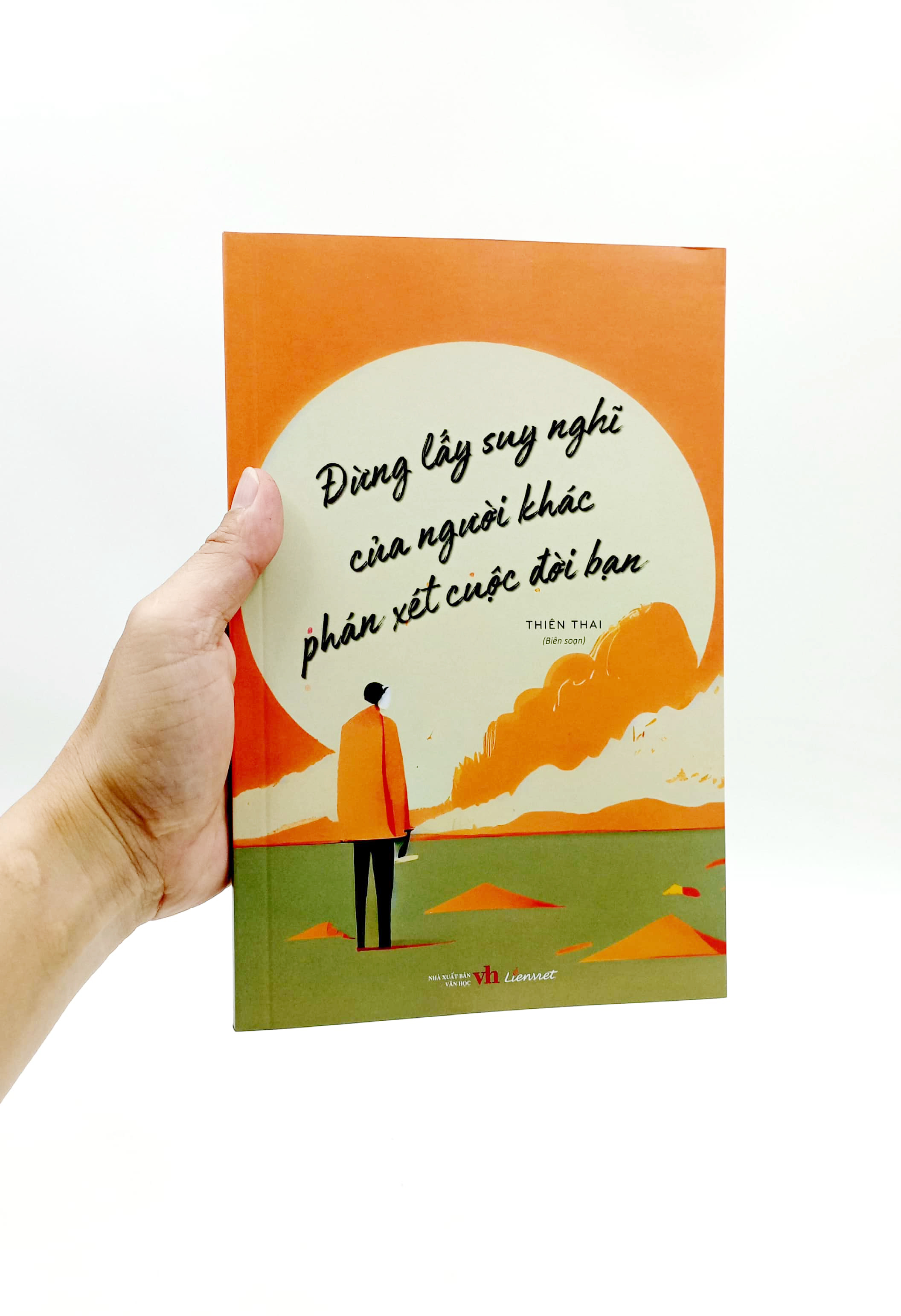 đừng lấy suy nghĩ của người khác phán xét cuộc đời bạn