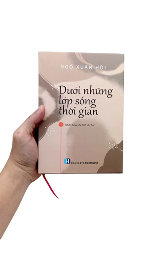 dưới những lớp sóng thời gian - bìa cứng