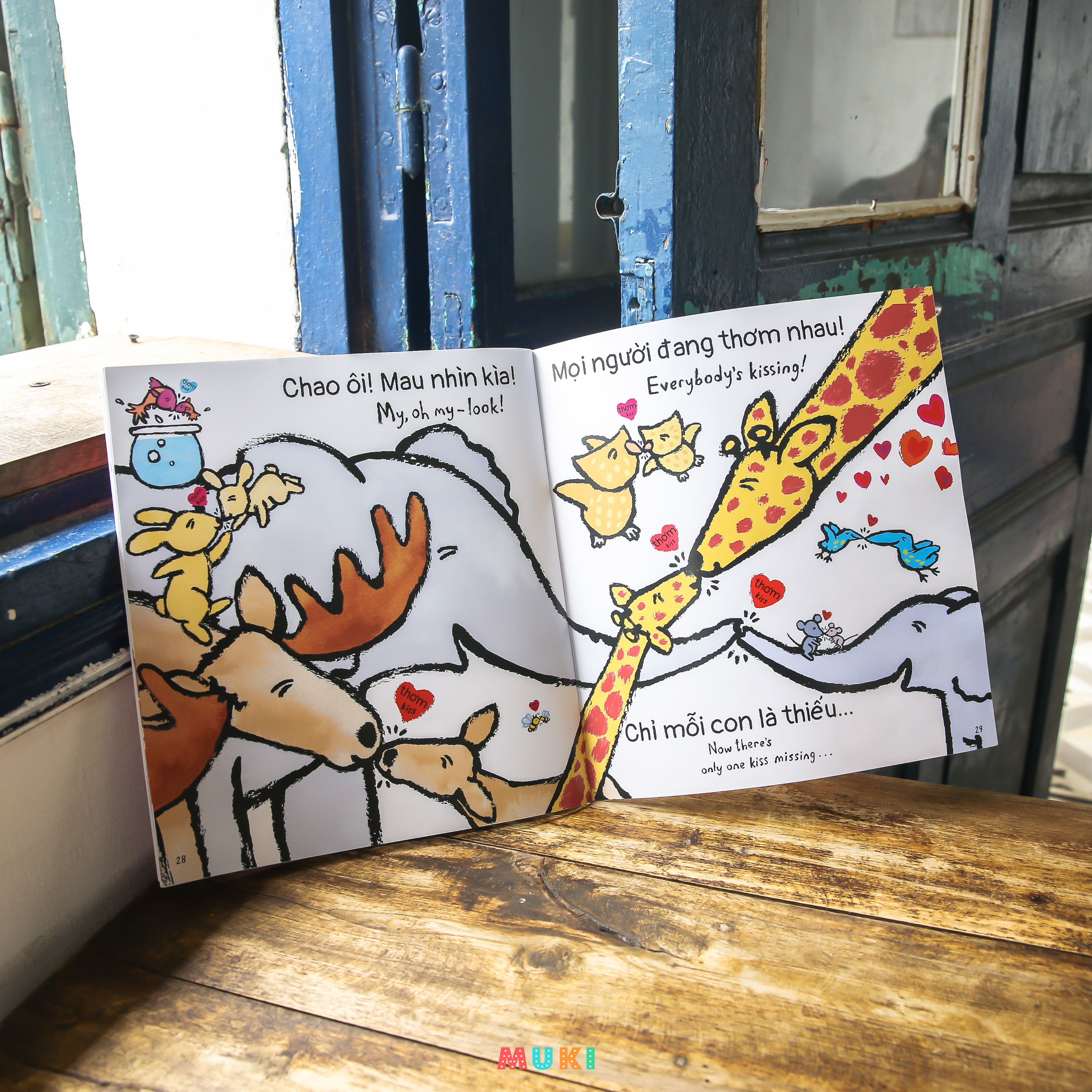 ehon song ngữ anh - việt - thơm như thế này! - a kiss like this! (từ 1 - 6 tuổi)