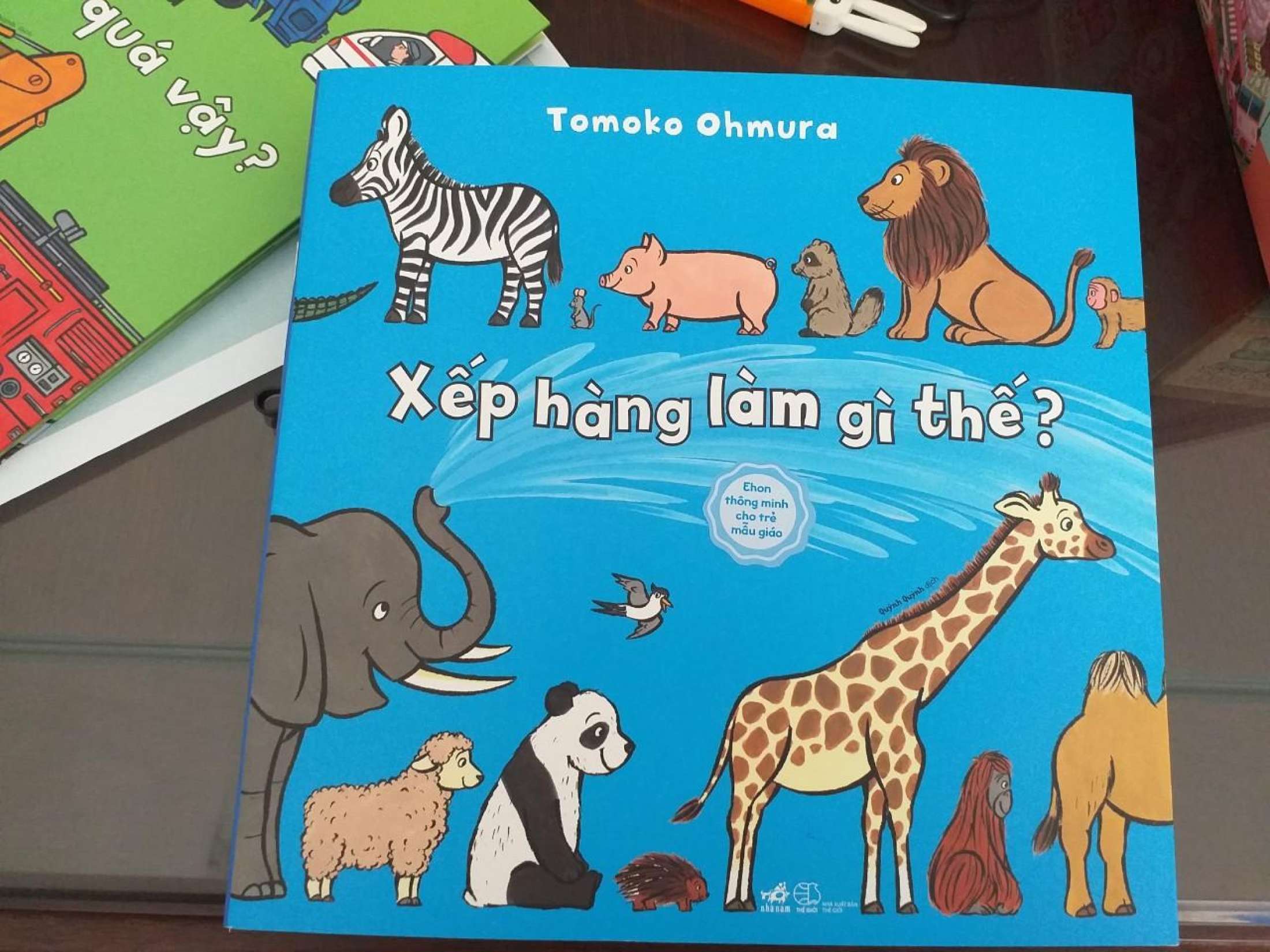 ehon thông minh cho trẻ mẫu giáo: xếp hàng làm gì thế?