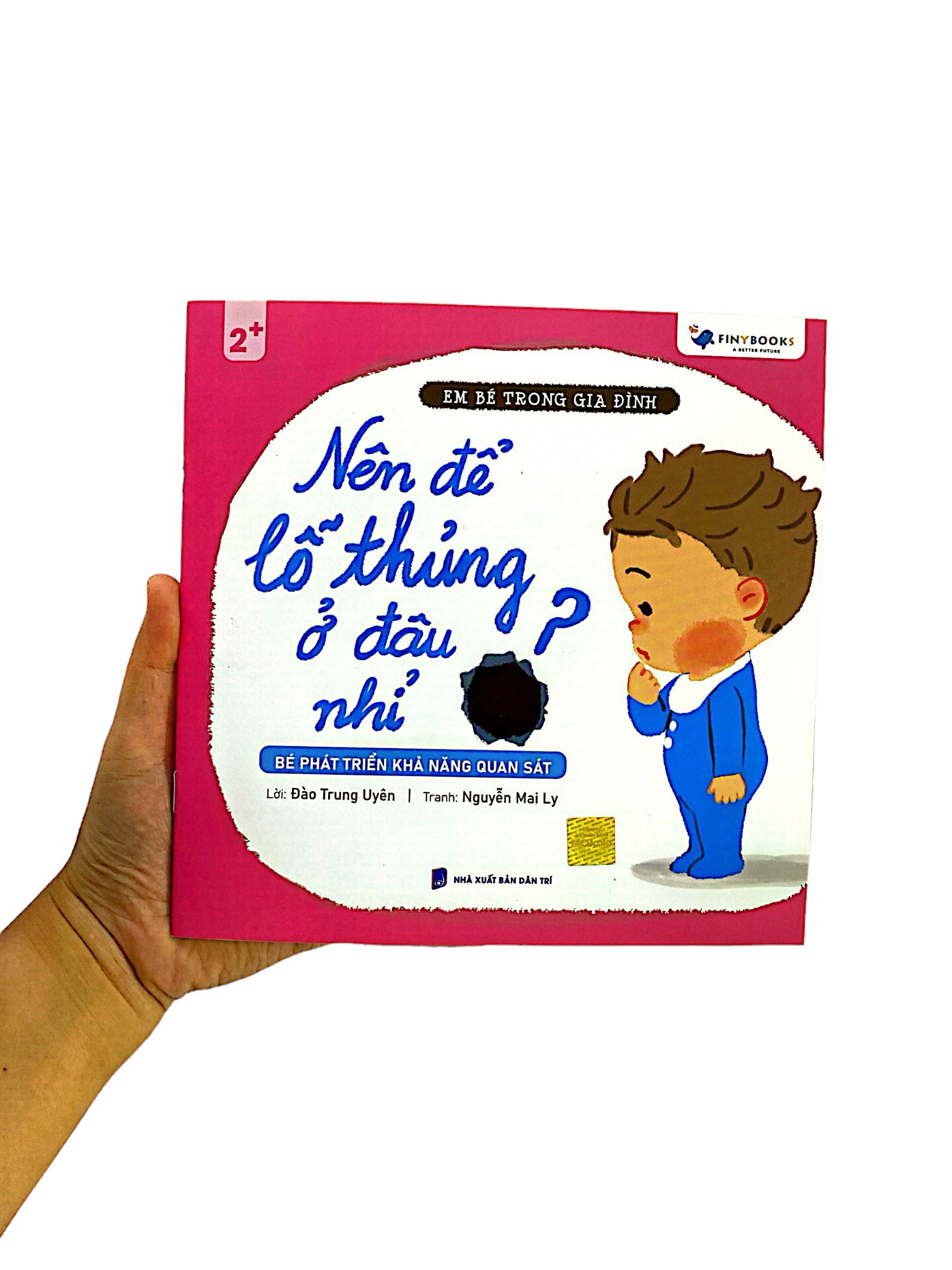 em bé trong gia đình - nên để lỗ thủng ở đâu nhỉ?