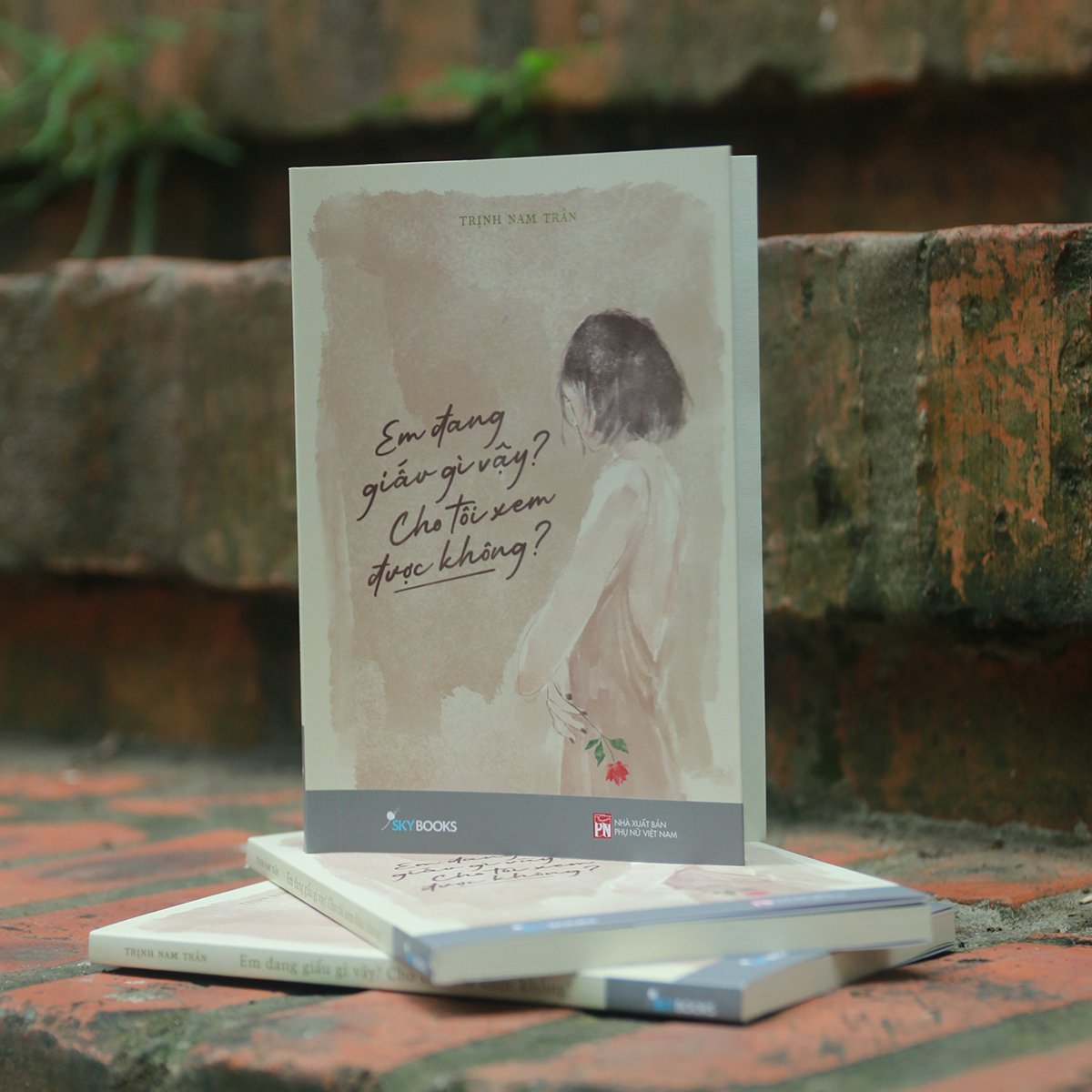 em đang giấu gì vậy? cho tôi xem được không? (tái bản 2023)