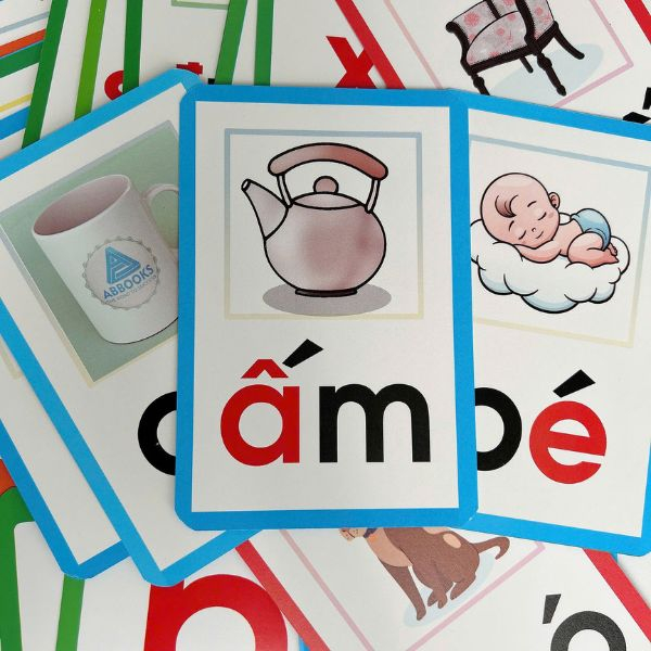 Flashcard - Bo The Hoc Ghep Van Tieng Viet - Chu Cai-Chu Ghep Va Dau Thanh (Tai Ban 2025)