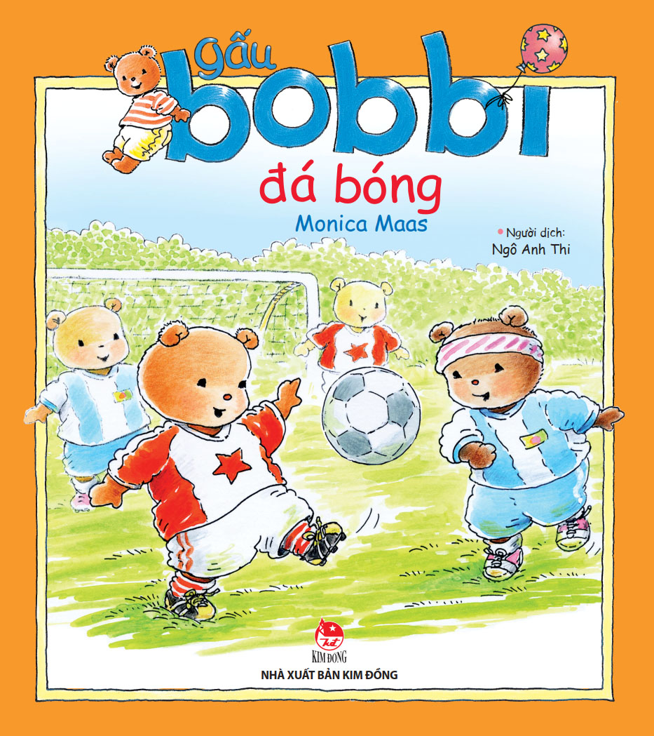 gấu bobbi đá bóng