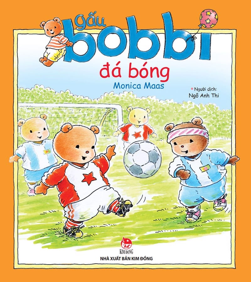 gấu bobbi đá bóng