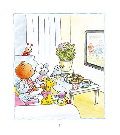 gấu bobbi đá bóng