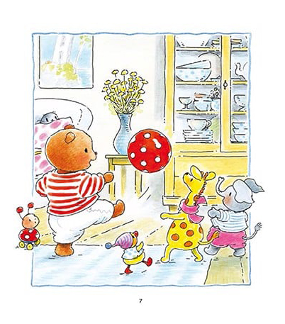 gấu bobbi đá bóng