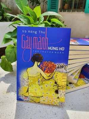gáy mảnh hững hờ