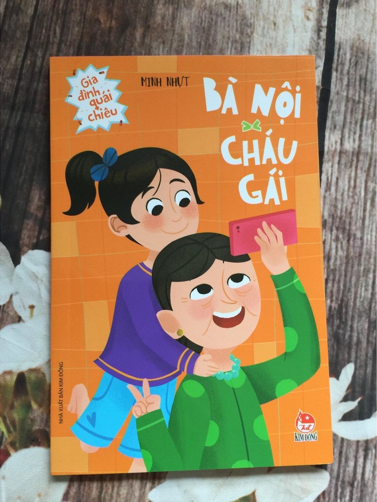 gia đình quái chiêu - bà nội-cháu gái