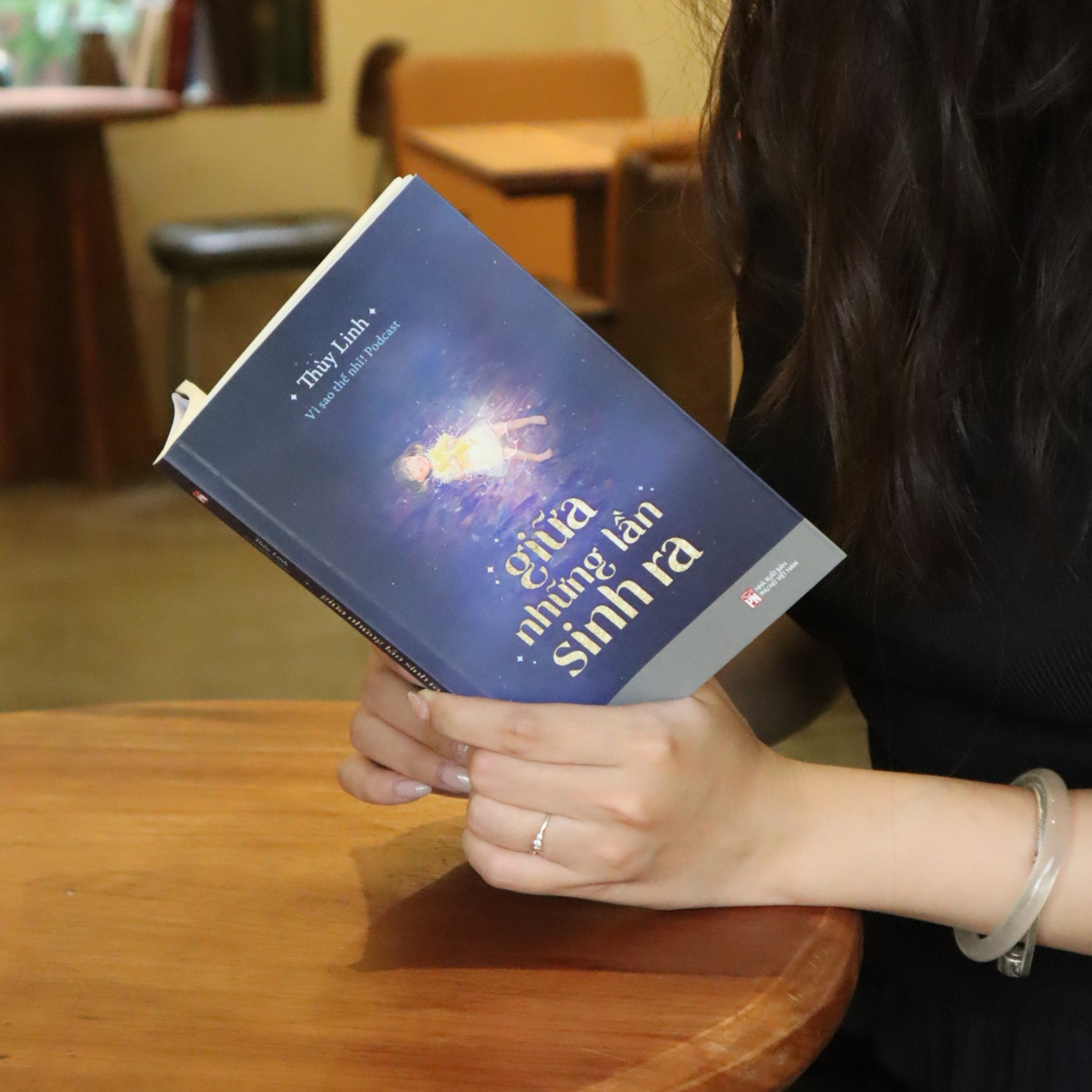 Giua Nhung Lan Sinh Ra