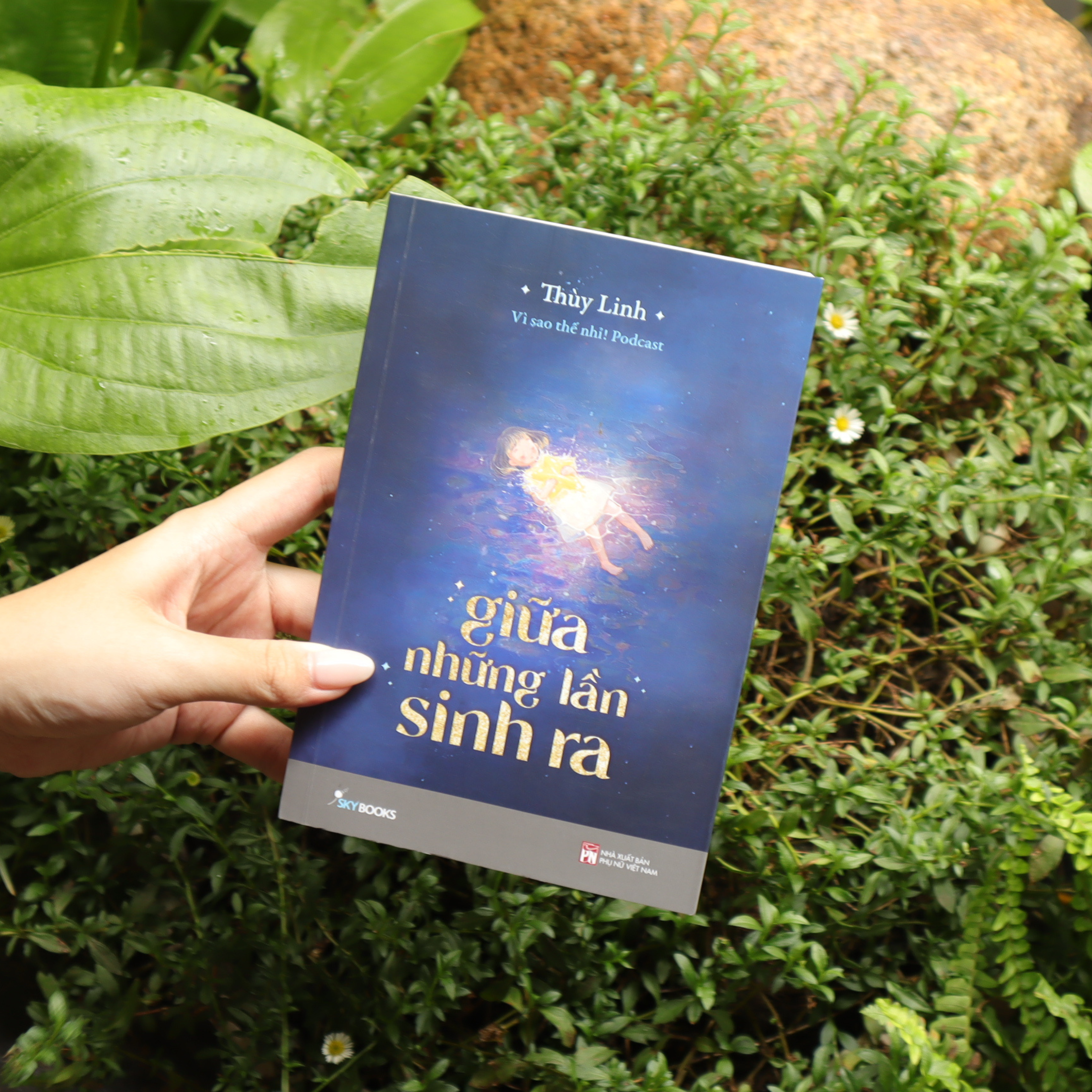 Giua Nhung Lan Sinh Ra