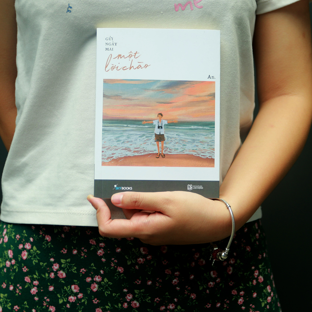 gửi ngày mai một lời chào