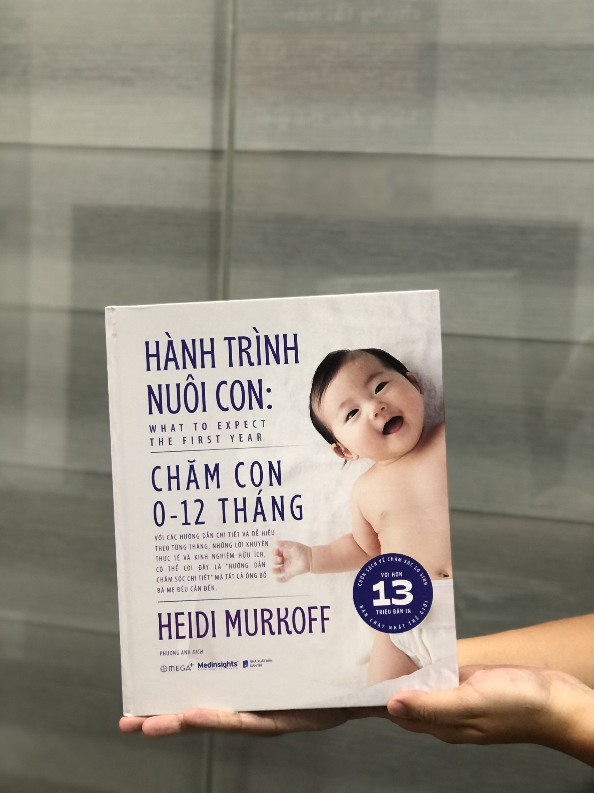 hành trình nuôi con - chăm con 0-12 tháng - what to expect - the first year - bìa cứng