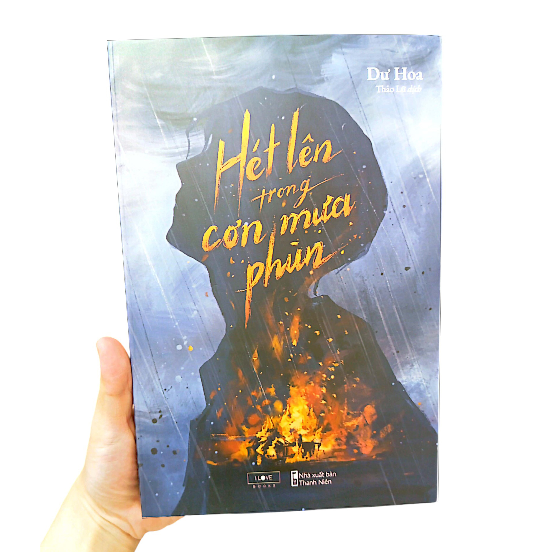 hét lên trong cơn mưa phùn