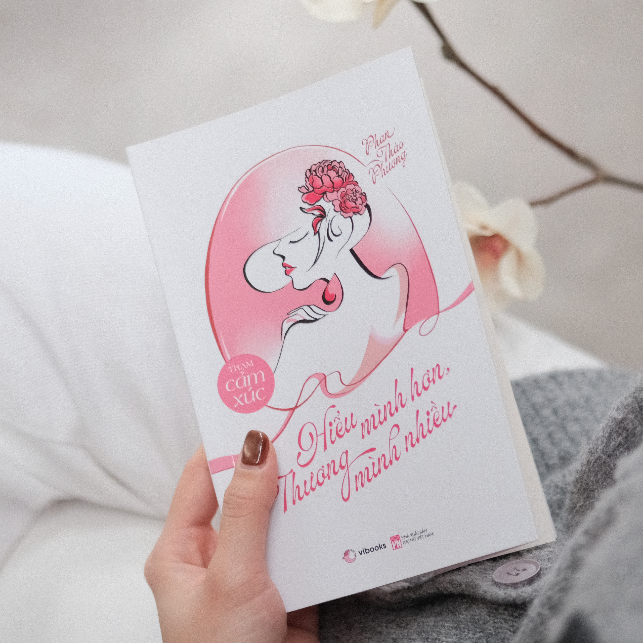 Hiểu Mình Hơn, Thương Mình Nhiều - Tặng Kèm Bookmark Tròn + Postcard