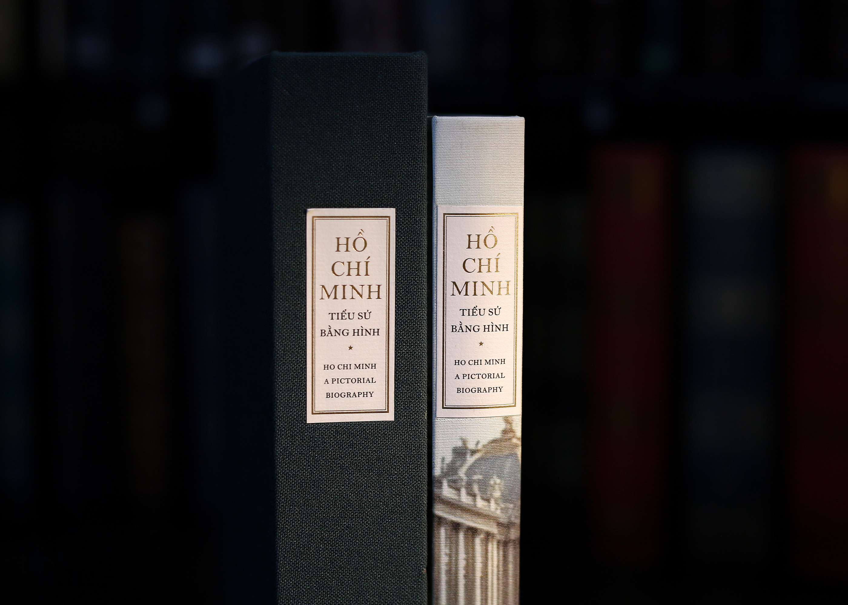 Hồ Chí Minh - Tiểu Sử Bằng Hình - Ấn Bản Giới Hạn - Bìa Vải