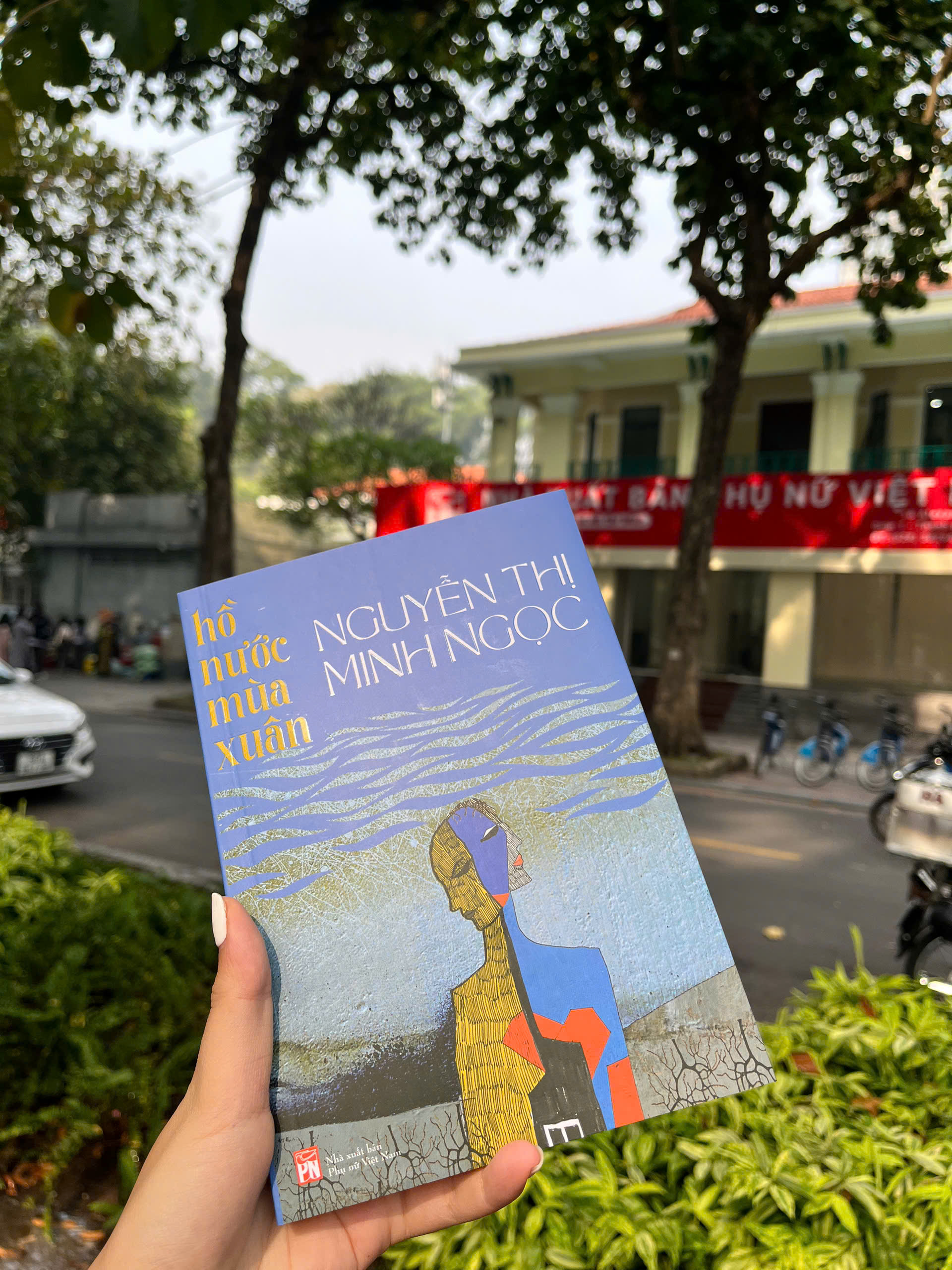 hồ nước mùa xuân