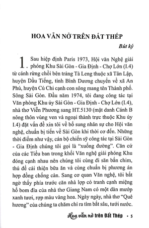hoa vẫn nở trên đất thép