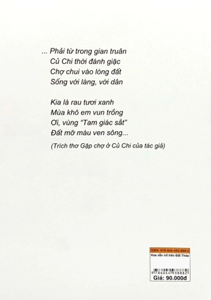 hoa vẫn nở trên đất thép