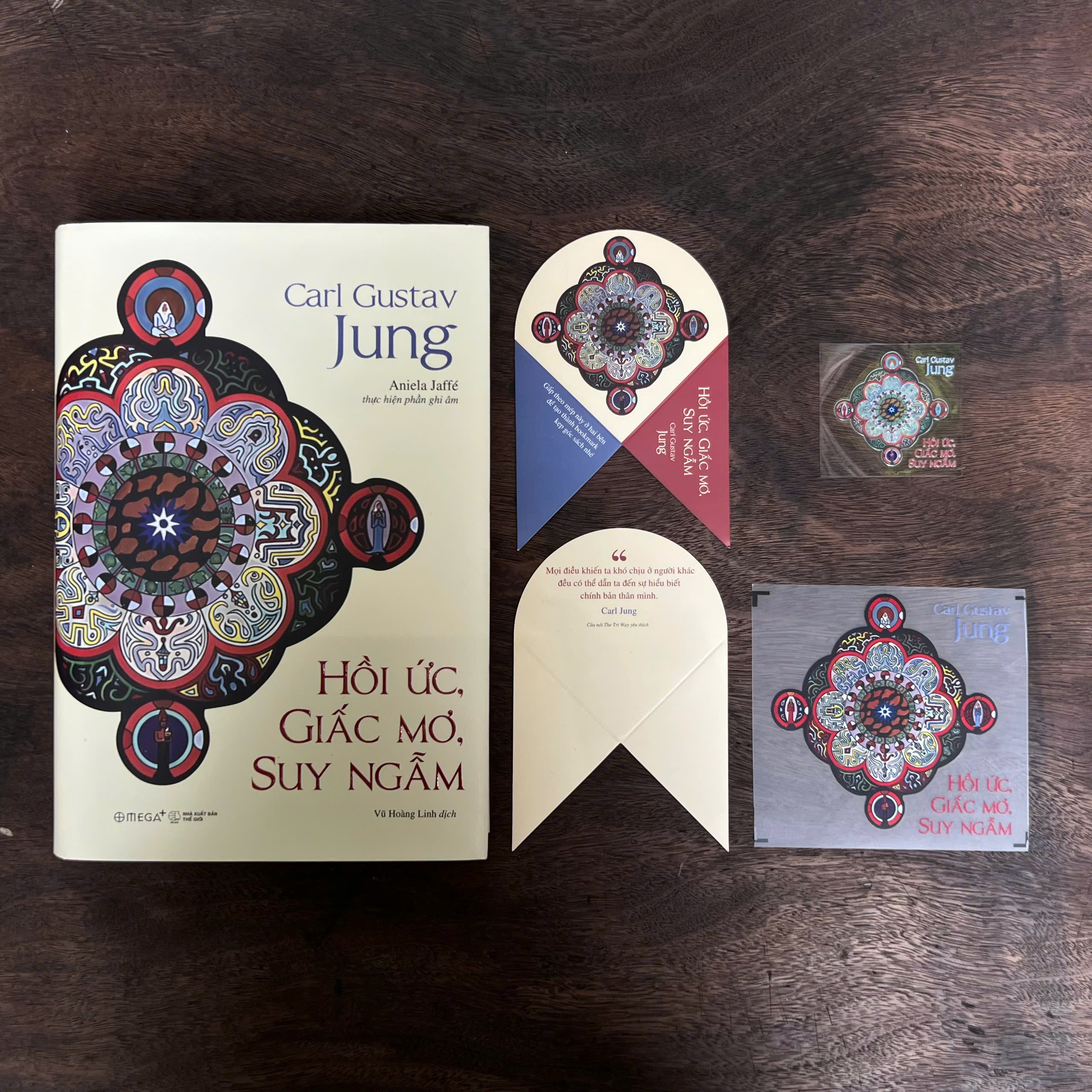 Hồi Ức, Giấc Mơ, Suy Ngẫm - Bìa Cứng - Tặng Kèm Bookmark Kẹp Góc Sách + Hình Mandala Bìa Sách Ủi Lên Túi Vải Hoặc Áo + Hình Mandala Bìa Sách Dán Ly