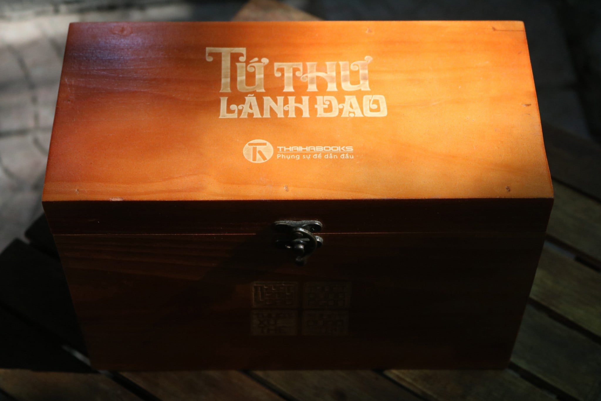 Hộp Gỗ Sách Tứ Thư Lãnh Đạo (Hộp 4 Cuốn) (Tái Bản 2025)