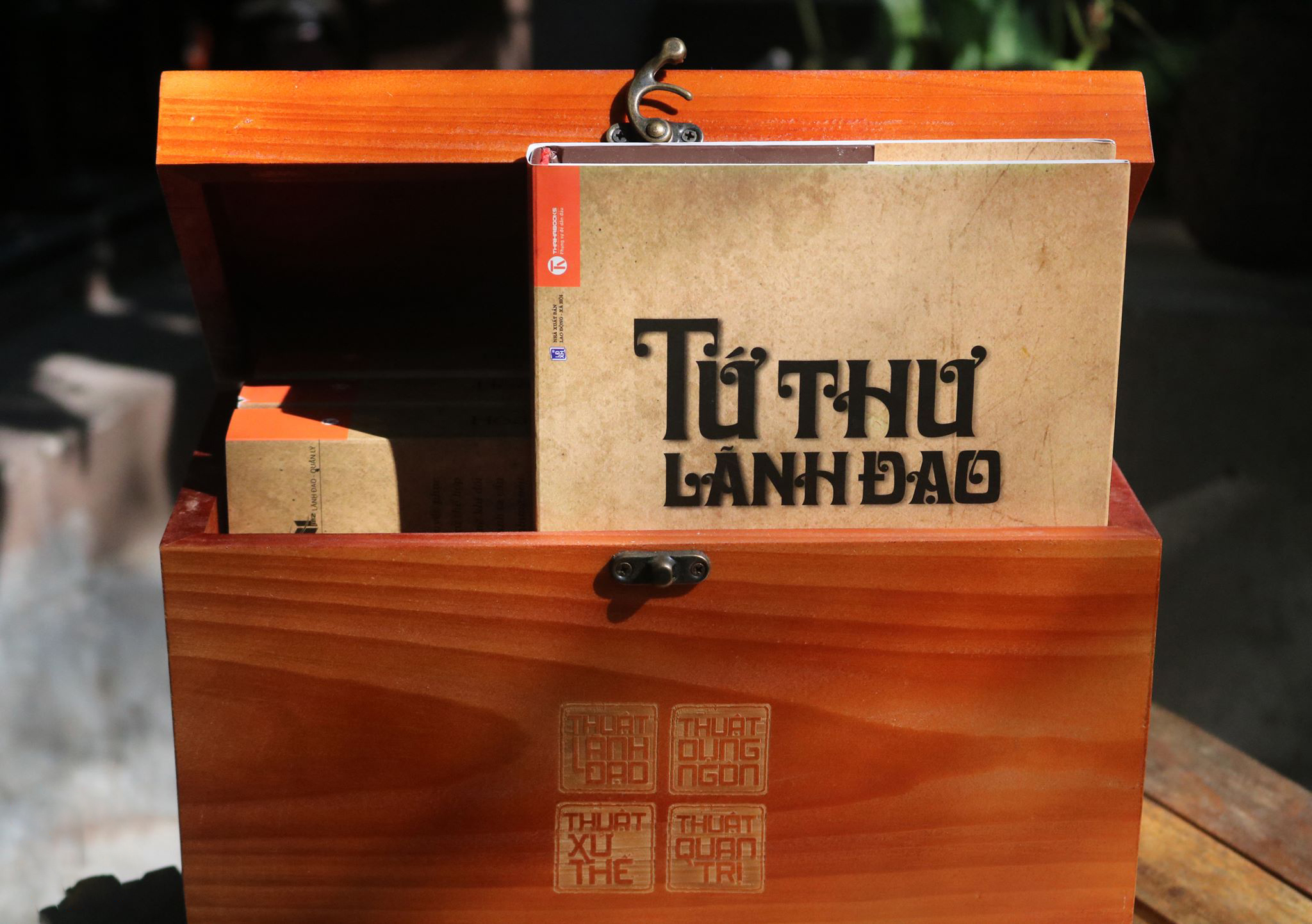 Hộp Gỗ Sách Tứ Thư Lãnh Đạo (Hộp 4 Cuốn) (Tái Bản 2025)