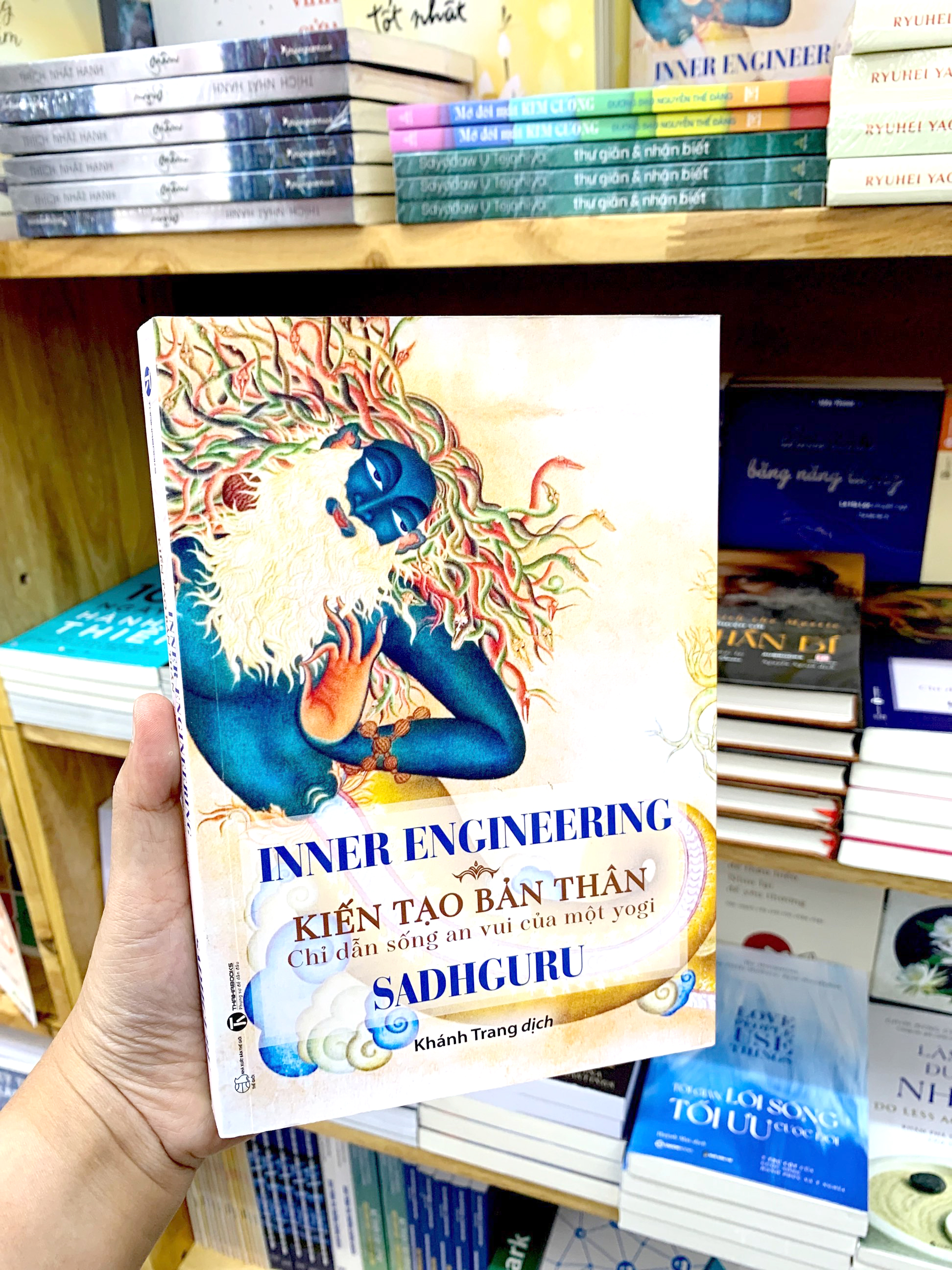 inner engineering - kiến tạo bản thân: chỉ dẫn sống an vui của một yogi