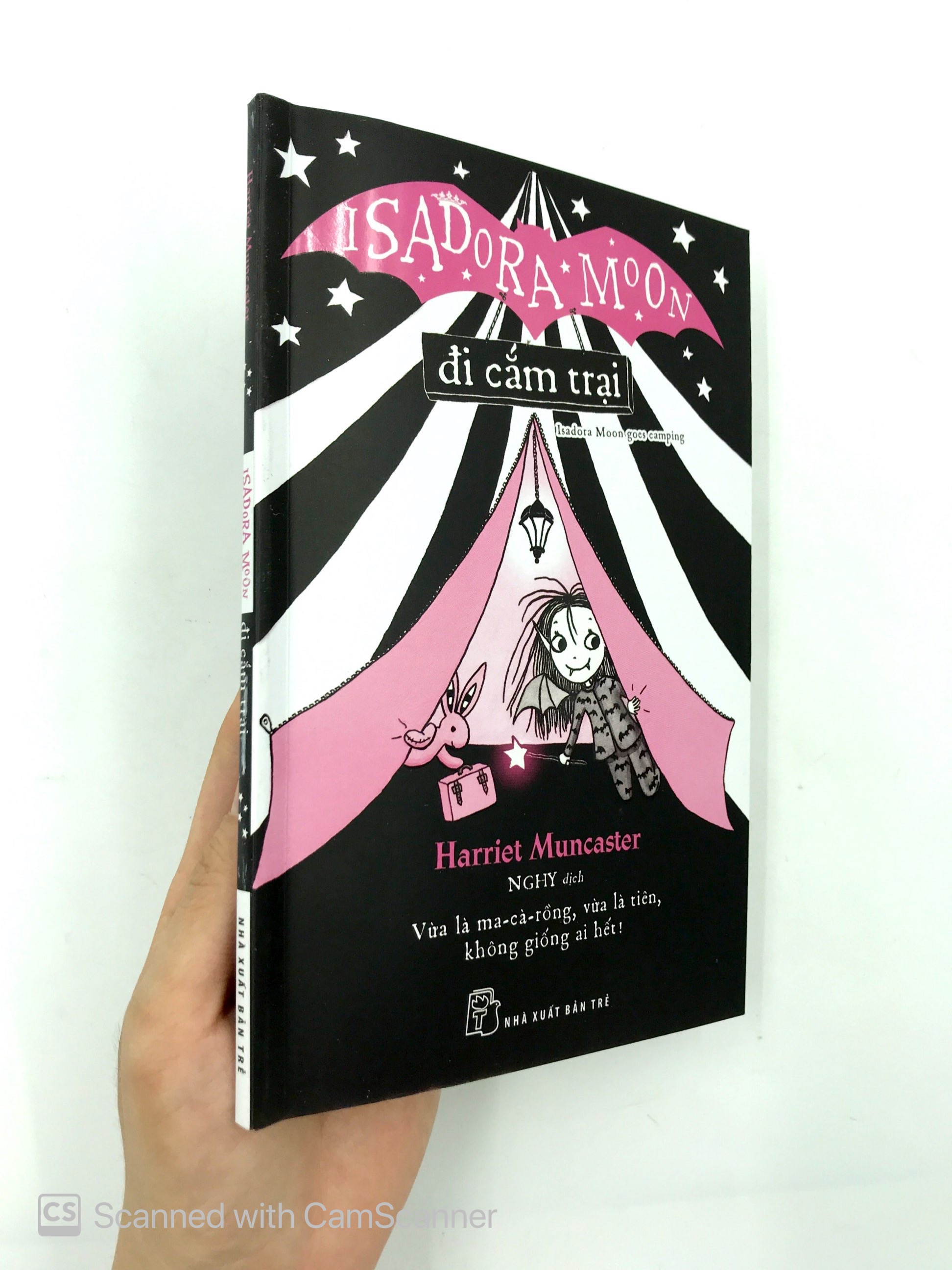 isadora moon đi cắm trại