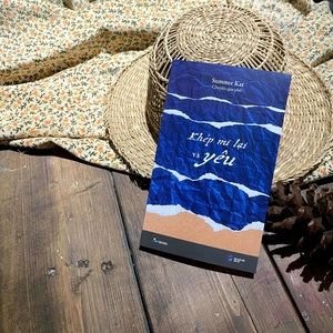 khép mi lại và yêu