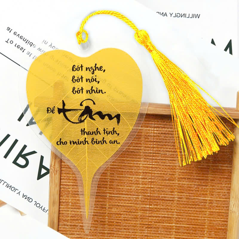 Lá Hoa Trên Đường Về - Tặng Kèm Bookmark Lá Bồ Đề Ngẫu Nhiên + Bookmark + Postcard