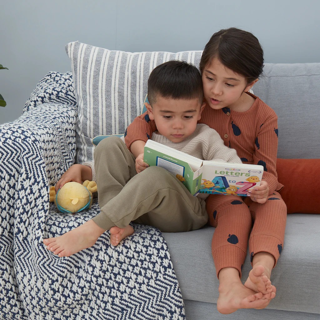 letters a to z: canticos bilingual firsts