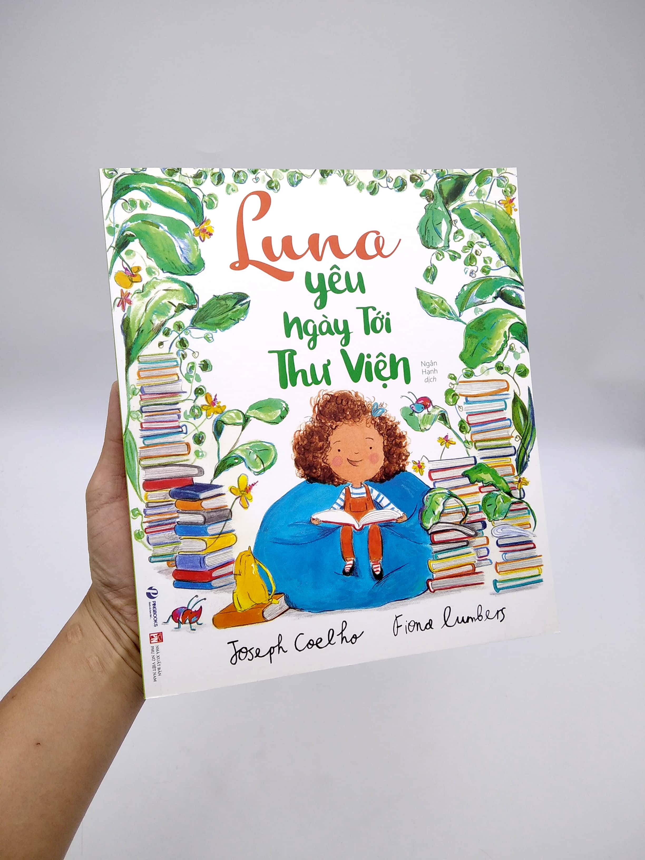 luna yêu ngày tới thư viện