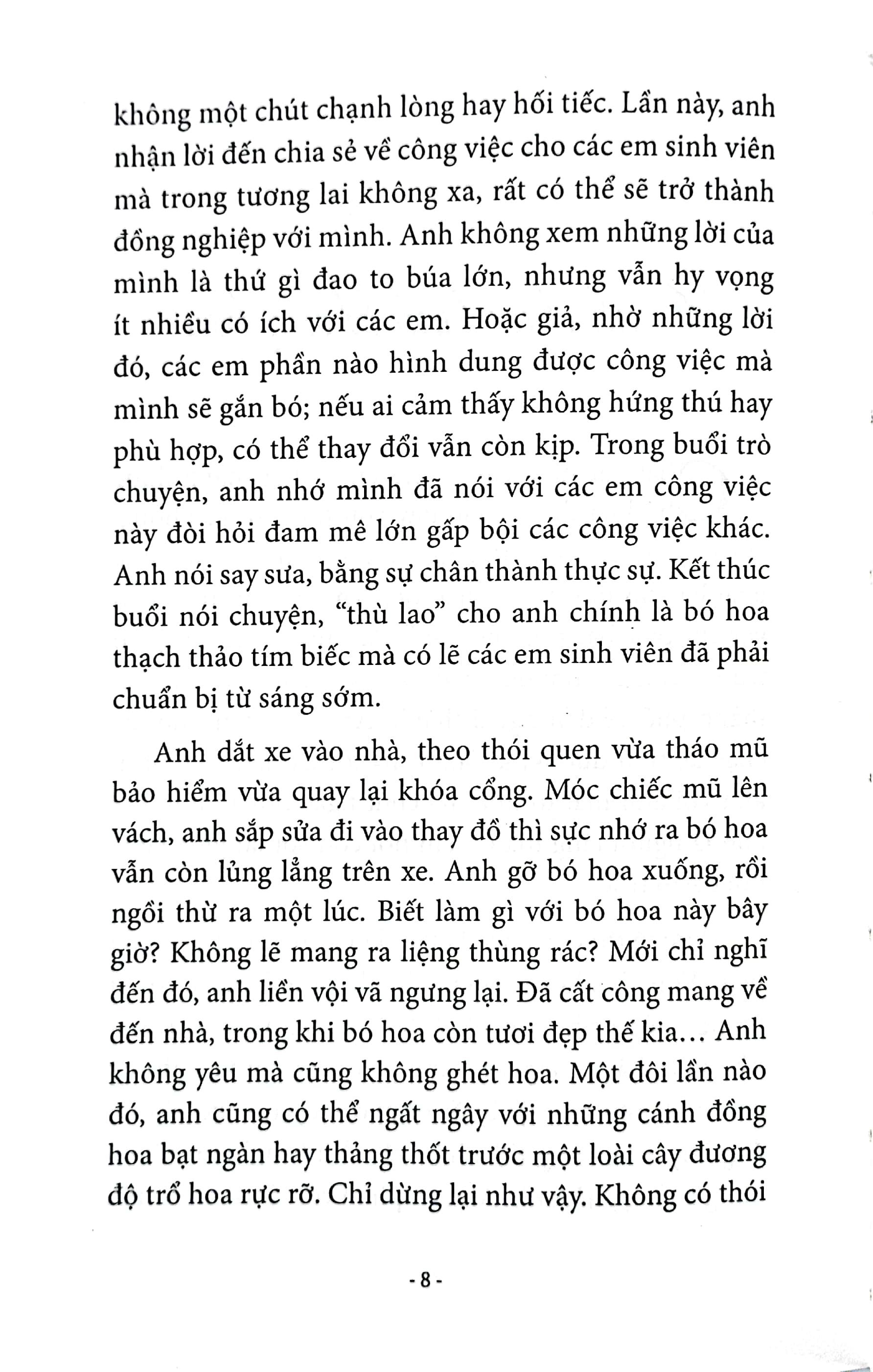 mây vẫn bay trên bầu trời thành phố