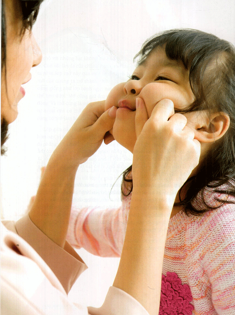 mẹ và con vào bếp làm son