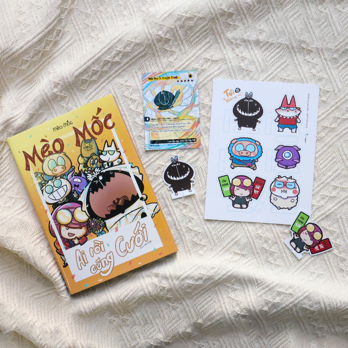 mèo mốc - ai rồi cũng cưới (trừ mốc) - tặng kèm postcard cắt giấy + thẻ bài nhân vật phủ hologram