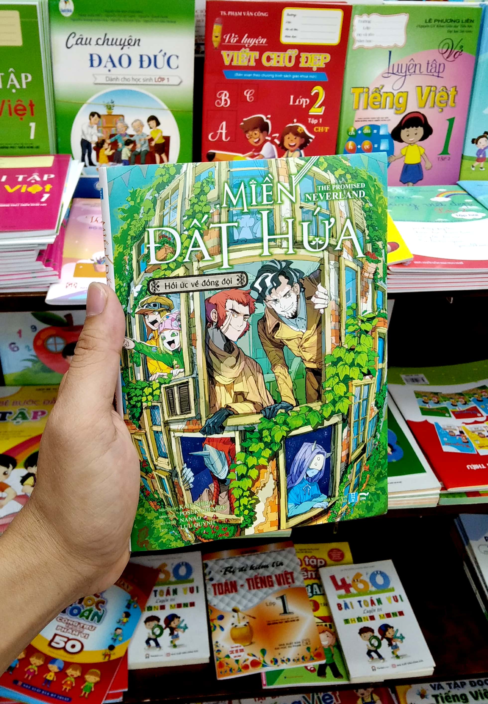 miền đất hứa - the promised neverland - hồi ức về đồng đội - tặng kèm card khung cửa hồi ức