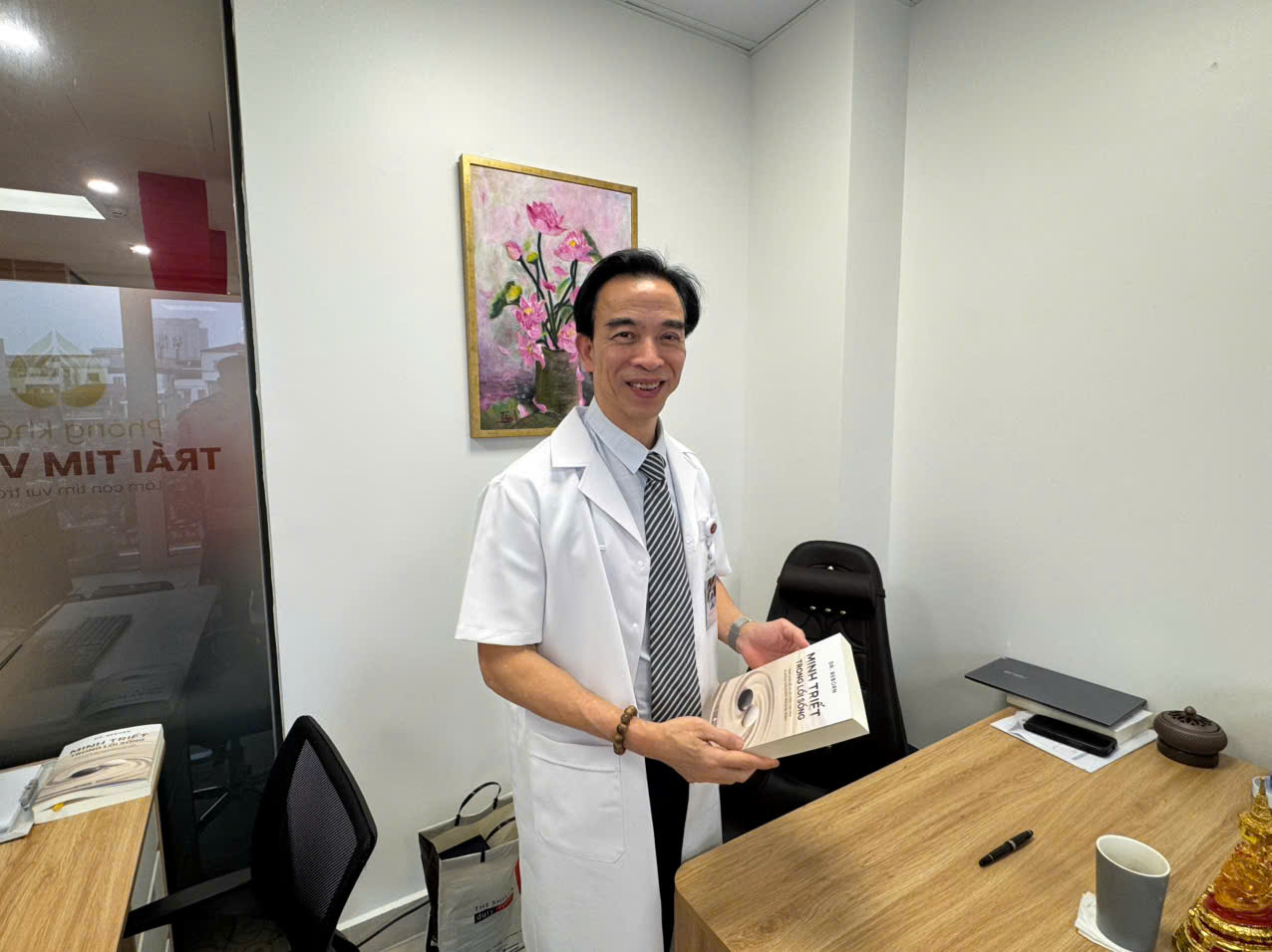 Minh Triết Trong Lối Sống - Hành Trình Để Có Sức Khoẻ Toàn Diện Và Phòng Chống Bệnh Không Lây Nhiễm - Kèm Chữ Ký Tác Giả