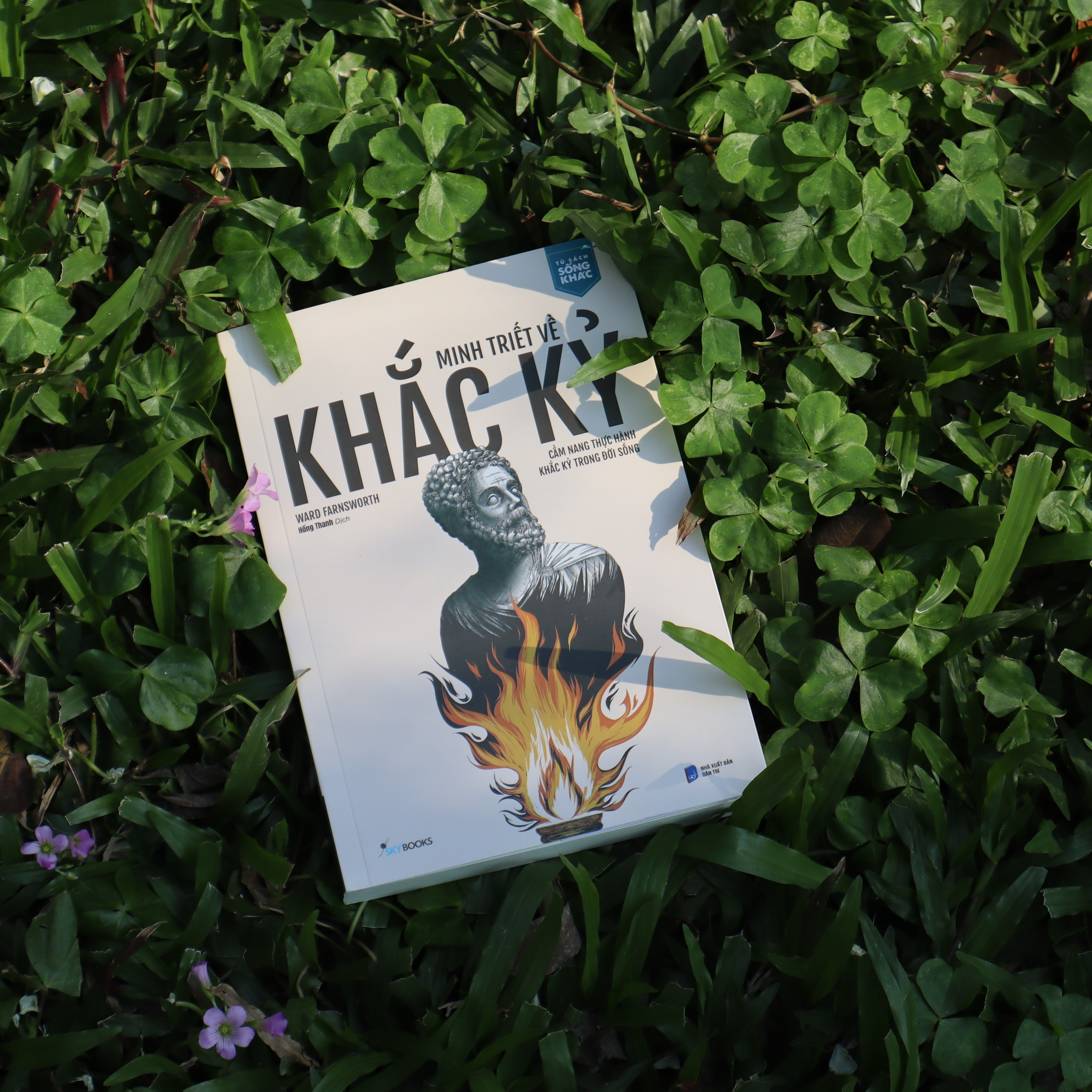 Minh Triết Về Khắc Kỷ - Cẩm Nang Thực Hành Khắc Kỷ Trong Đời Sống - Tặng Kèm Bookmark