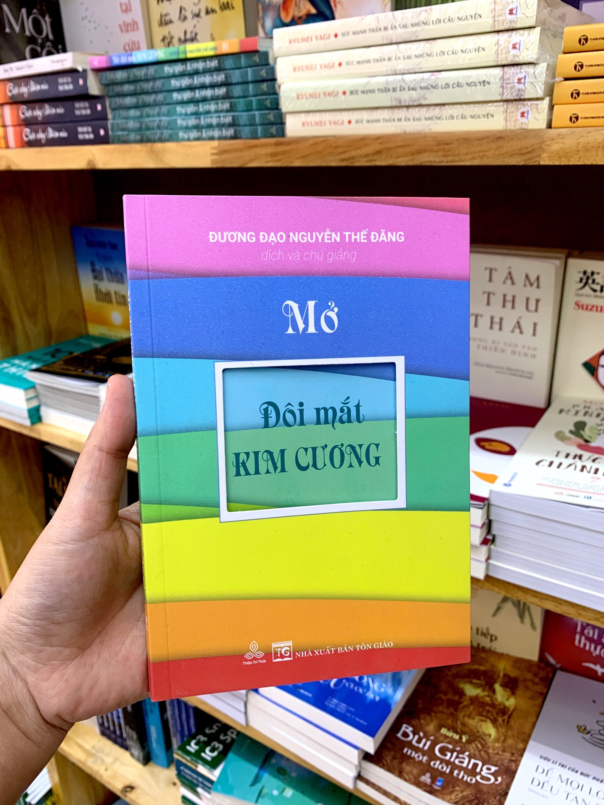 mở đôi mắt kim cương