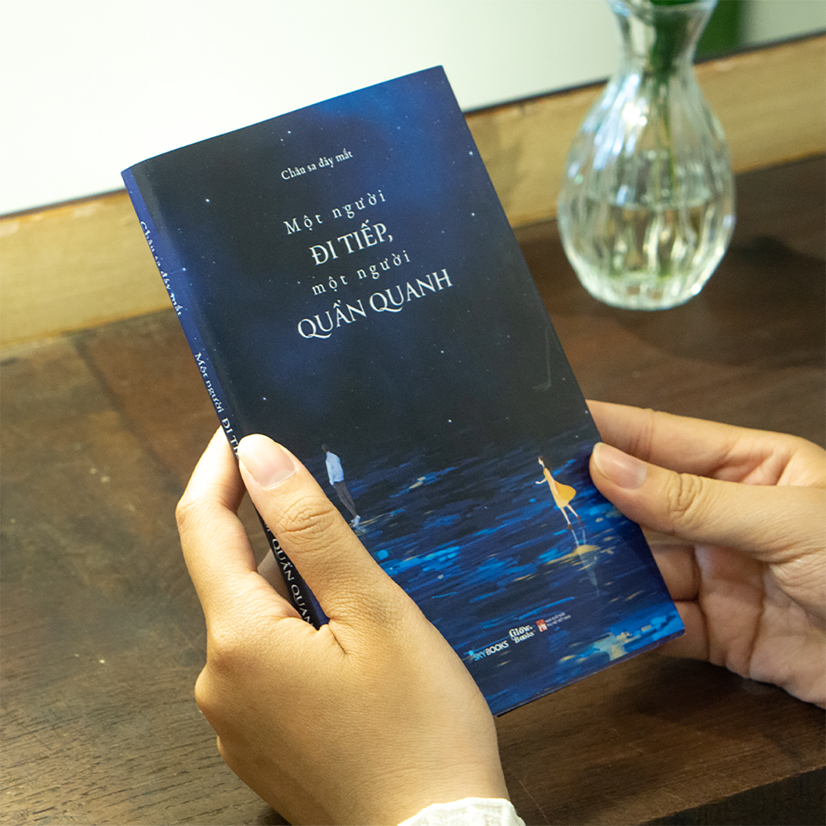 một người đi tiếp, một người quẩn quanh