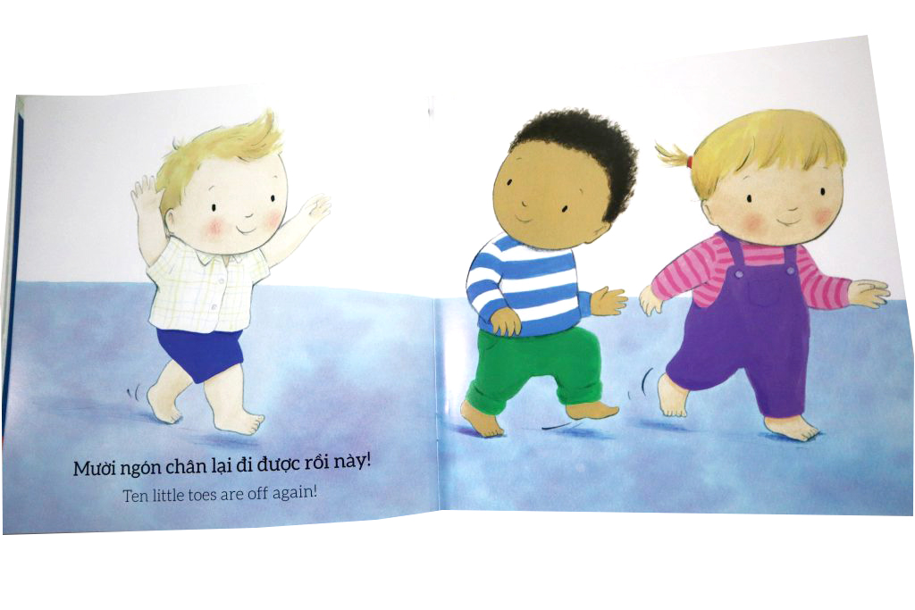 mười ngón chân xinh, đôi bàn chân nhỏ